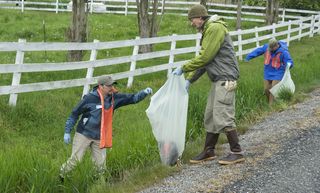 NOLS volunteer litter pickup in WA